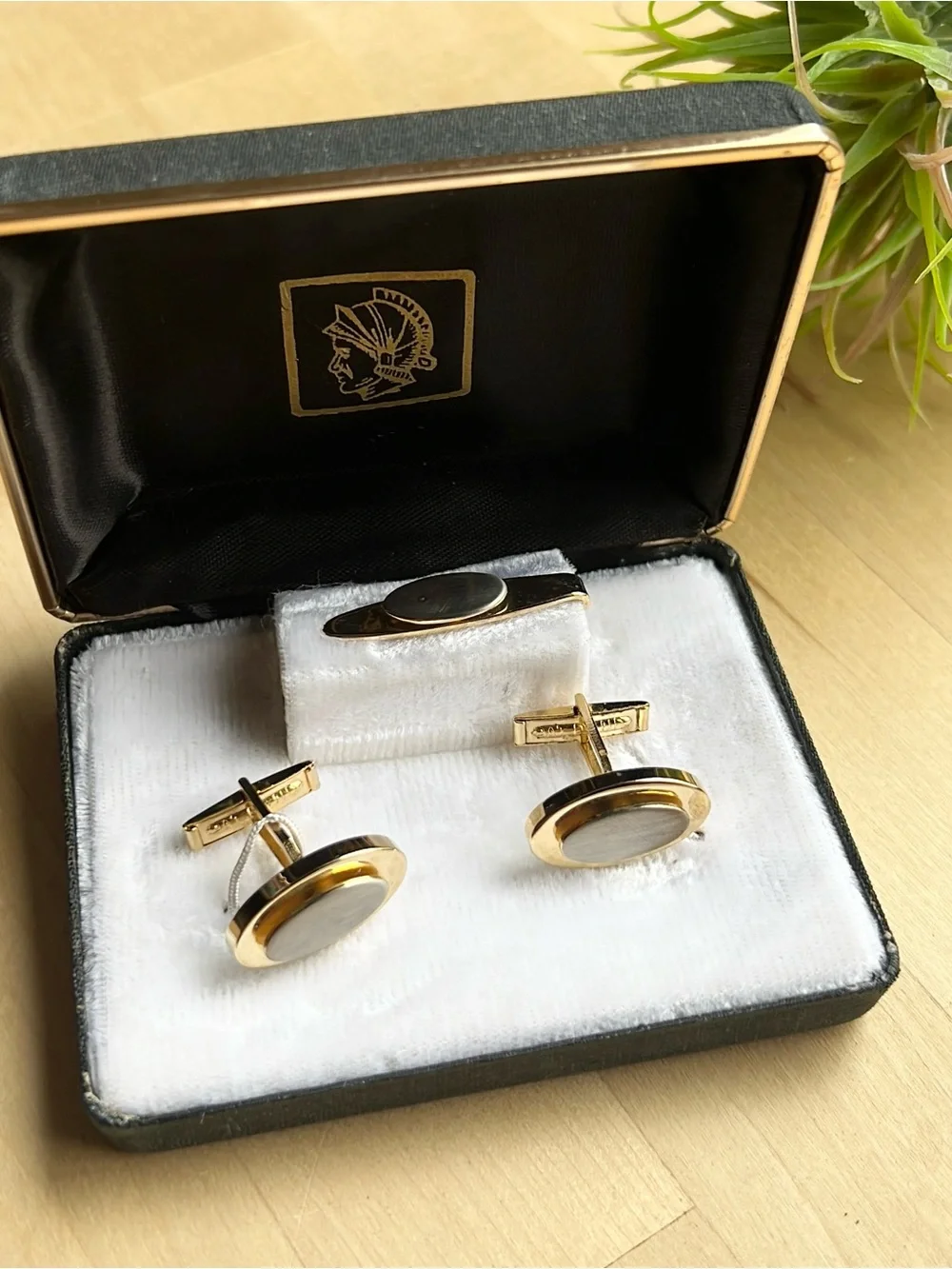 Vintage Menswear Gold & Silver tone Oval cufflinks and a matching tie Bar Set